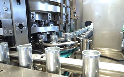 國產(chǎn)智能易拉罐灌裝機震撼發(fā)布 國產(chǎn)智能易拉罐灌裝機震撼發(fā)布